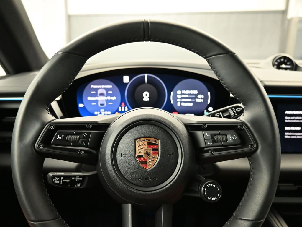 Certified 2024 Porsche Macan 4 Electric image 8