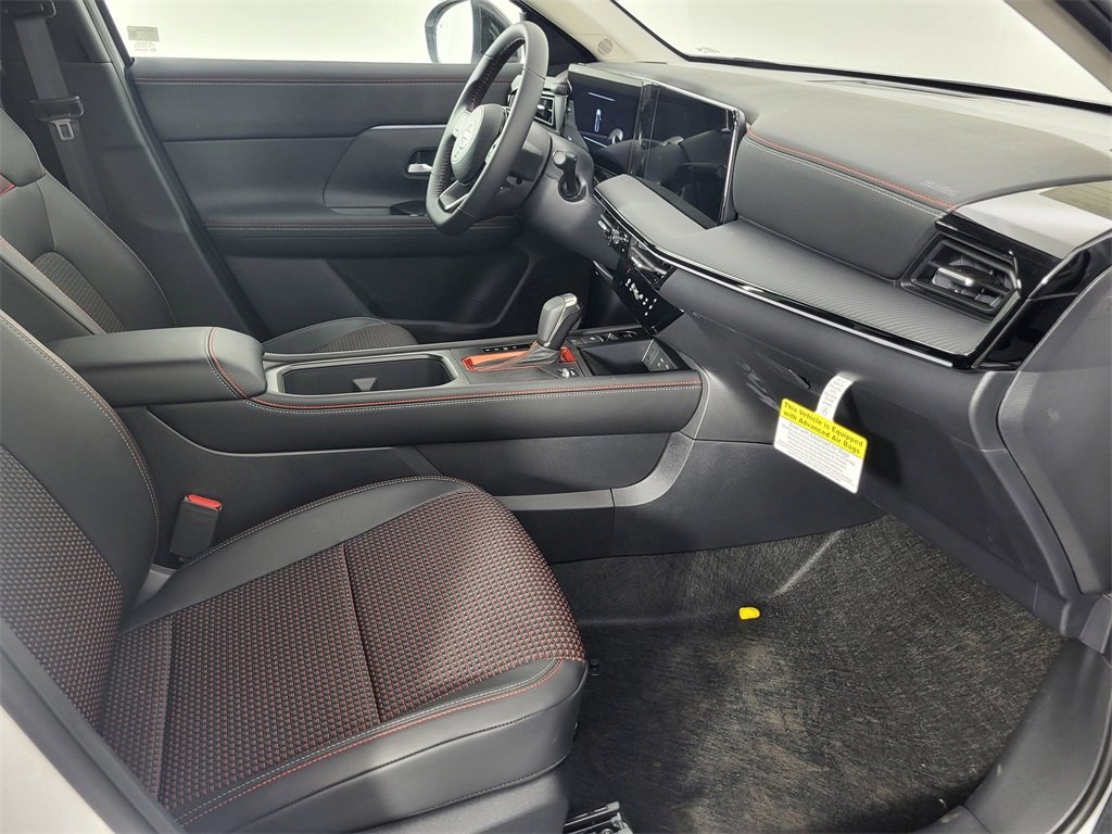 New 2025 Nissan Kicks SR image 18