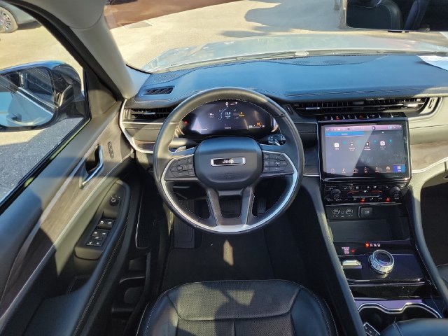 Used 2022 Jeep Grand Cherokee L Limited w/ Luxury Tech Group II AWD/4WD image 12