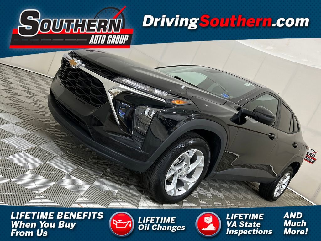 Used 2025 Chevrolet Trax LS w/ LS Convenience Package FWD image 1