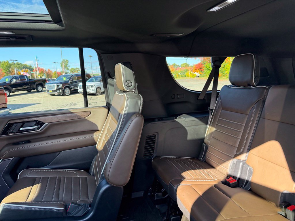 Used 2025 GMC Yukon XL Denali Ultimate AWD/4WD image 14
