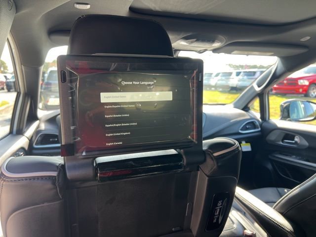 New 2026 Chrysler Pacifica Limited w/ Uconnect Theater Family Group image 21