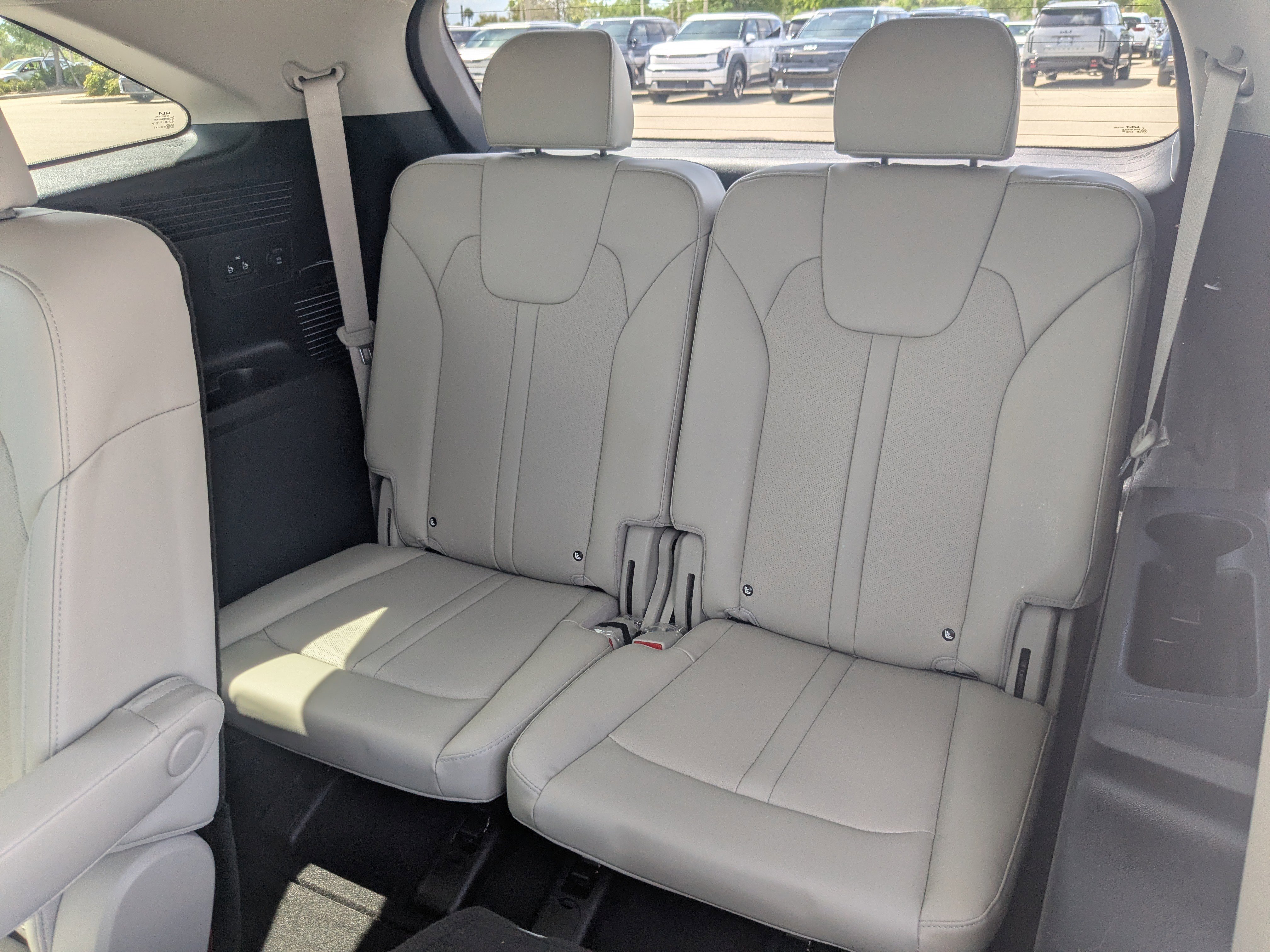 Used 2022 Kia Sorento S image 17