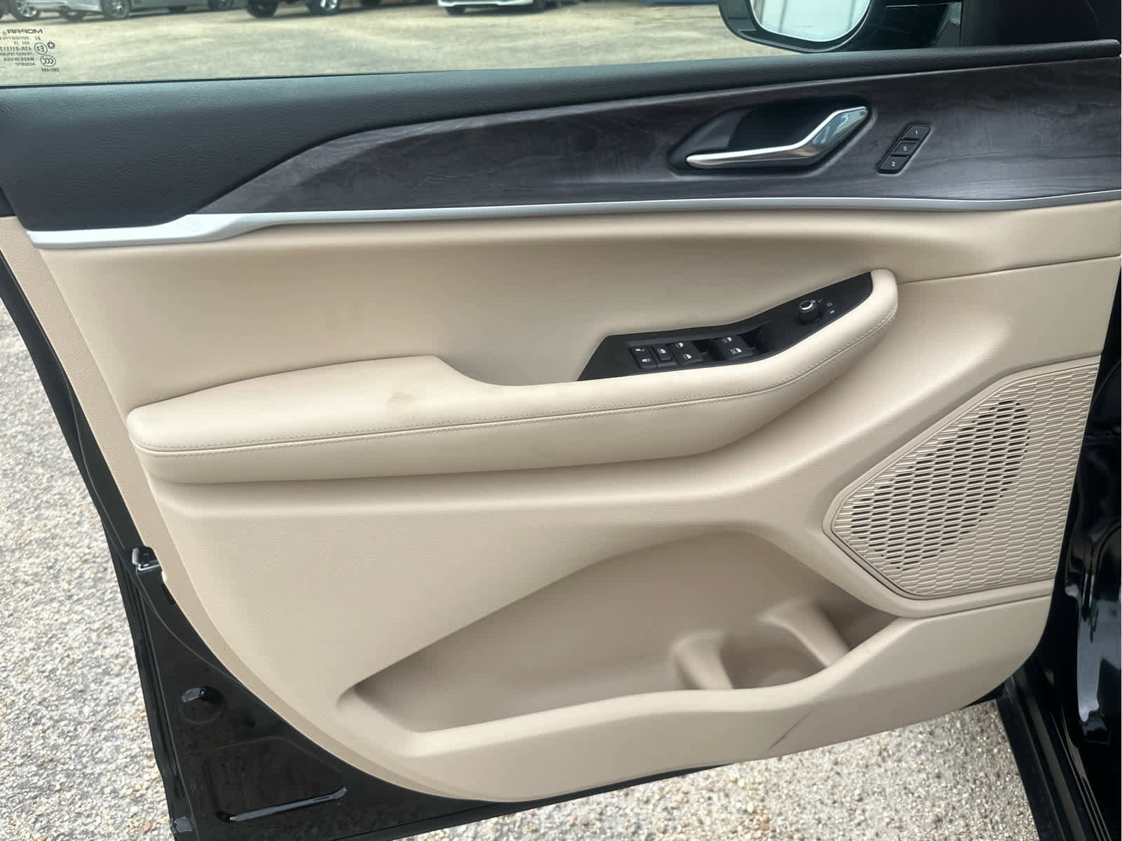 New 2025 Jeep Grand Cherokee L Limited w/ Luxury Tech Group II image 26