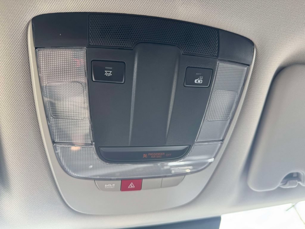 Used 2025 Kia Sportage EX AWD/4WD image 28