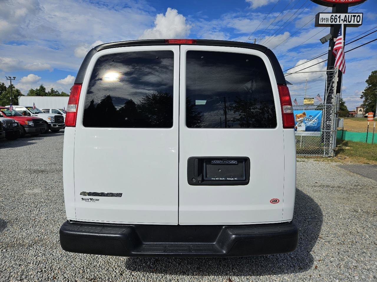 Used 2020 Chevrolet Express 3500 LS RWD image 4