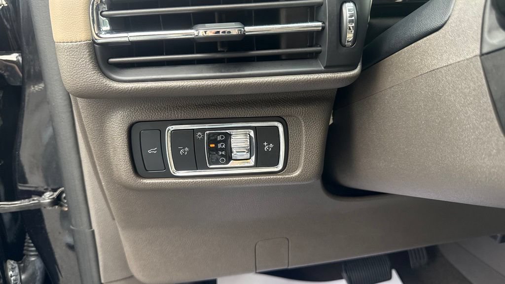 Used 2023 Lincoln Corsair AWD w/ Equipment Group 101A image 21
