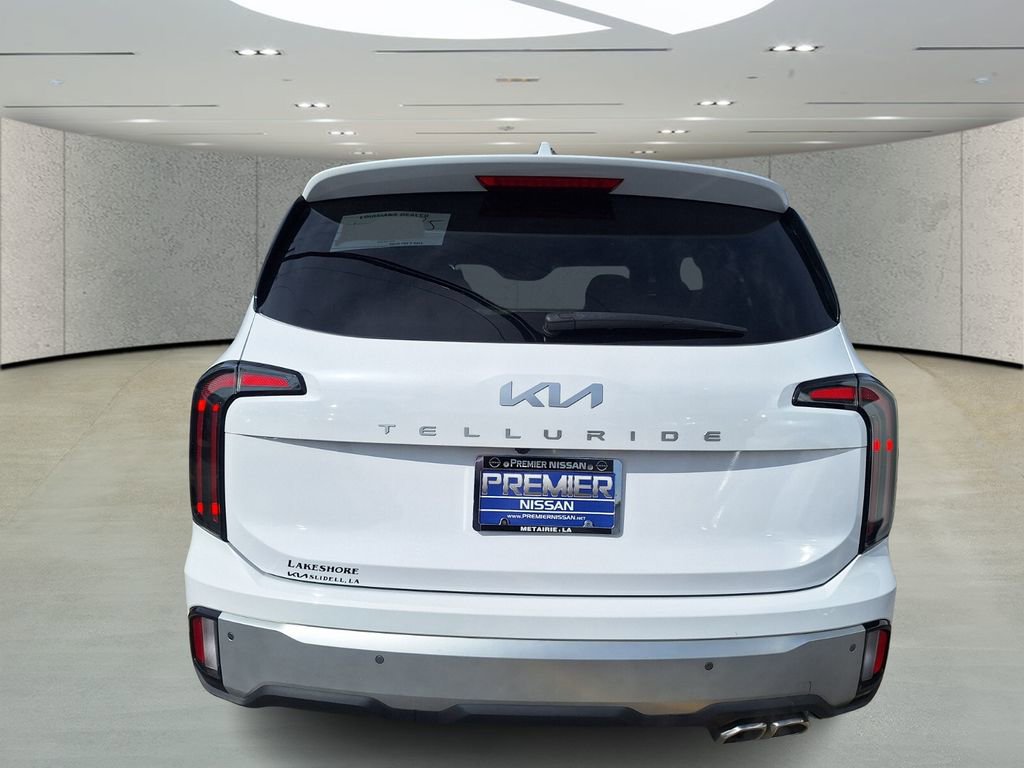 Used 2024 Kia Telluride EX w/ EX Captain's Chair Package image 4