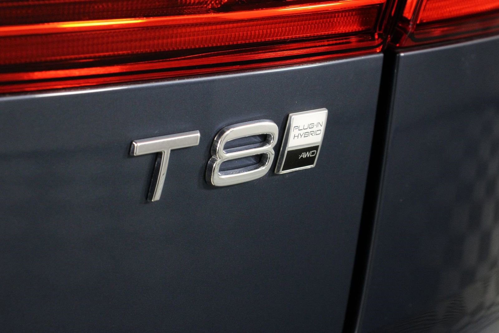 Certified 2025 Volvo XC60 T8 Plus w/ Protection Package Premier image 20