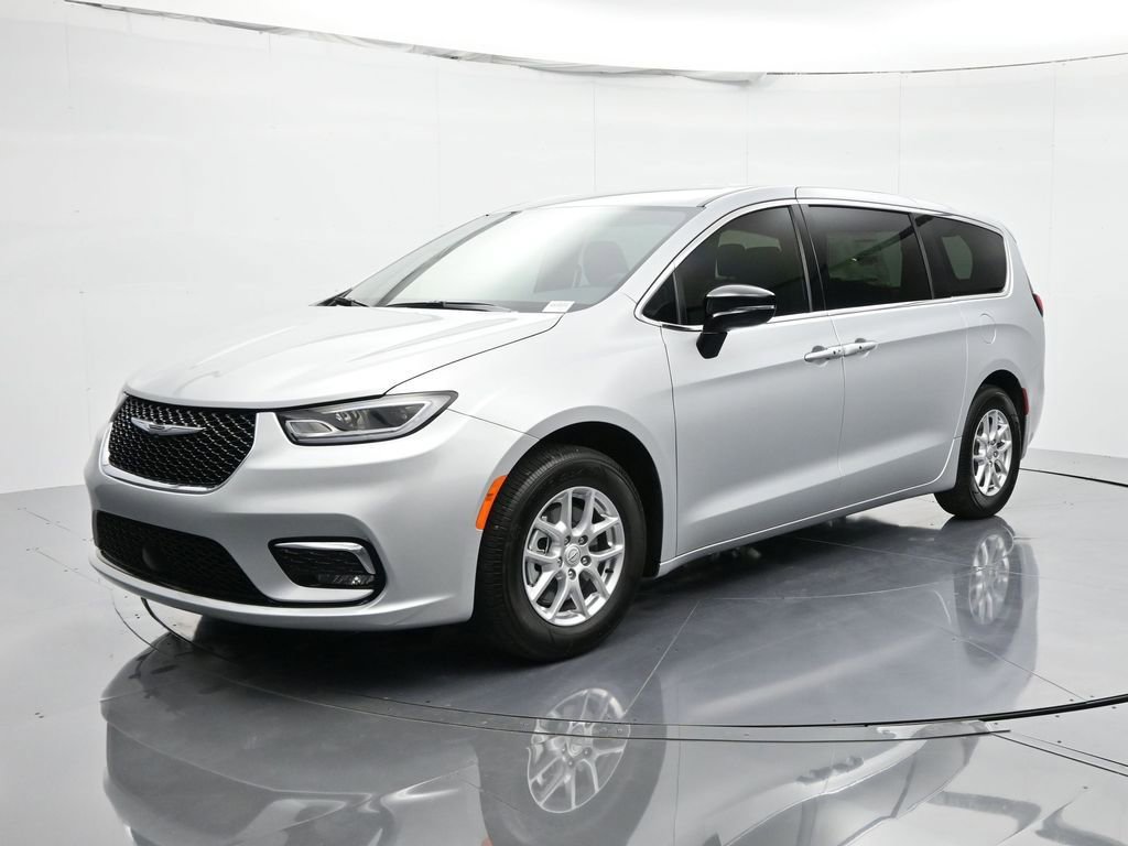 New 2026 Chrysler Pacifica Select image 1