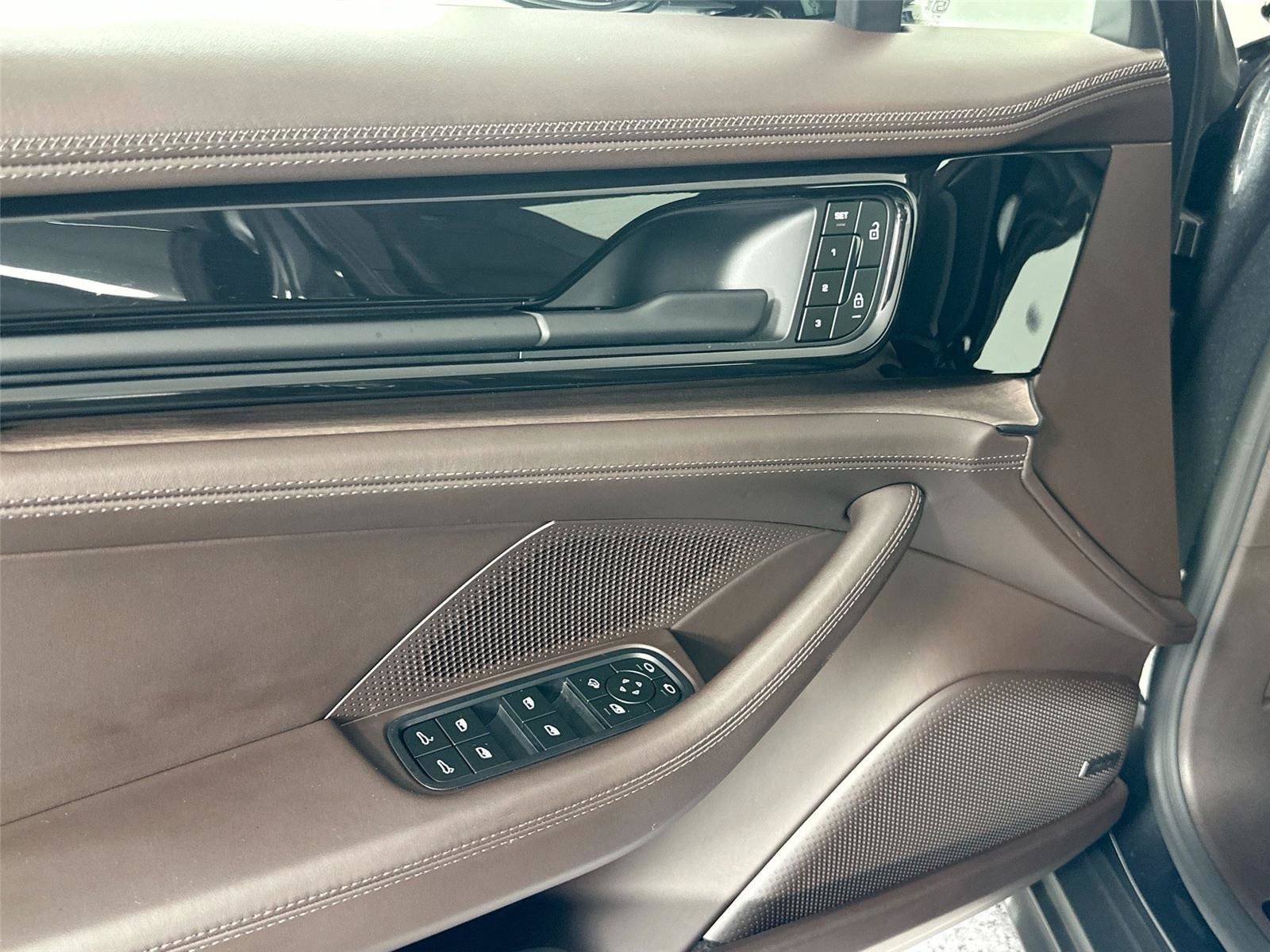Certified 2025 Porsche Panamera 4 AWD/4WD image 32