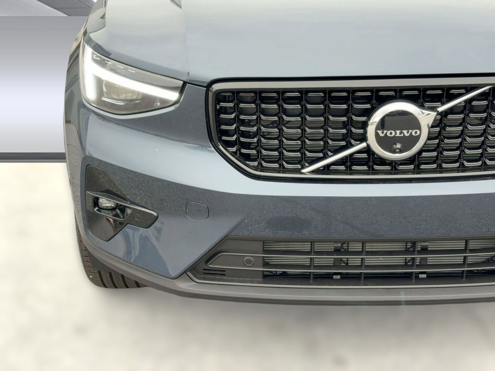New 2026 Volvo XC40 B5 Ultra w/ Protection Package image 11
