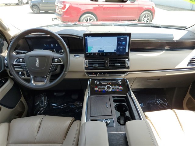 Used 2024 Lincoln Navigator Premiere image 34