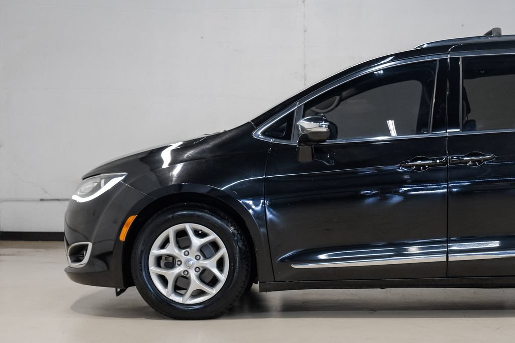 Used 2020 Chrysler Pacifica Limited FWD image 19