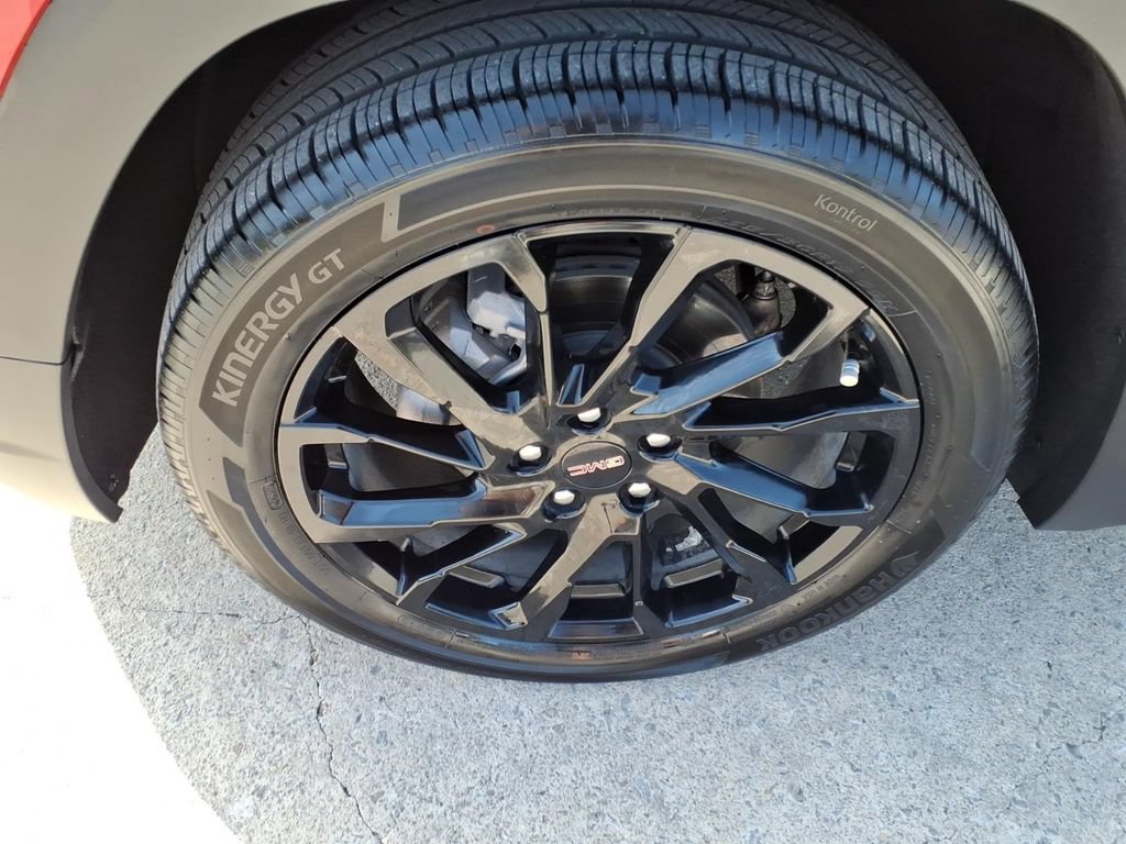 Used 2024 GMC Terrain SLT w/ Elevation Edition FWD image 9