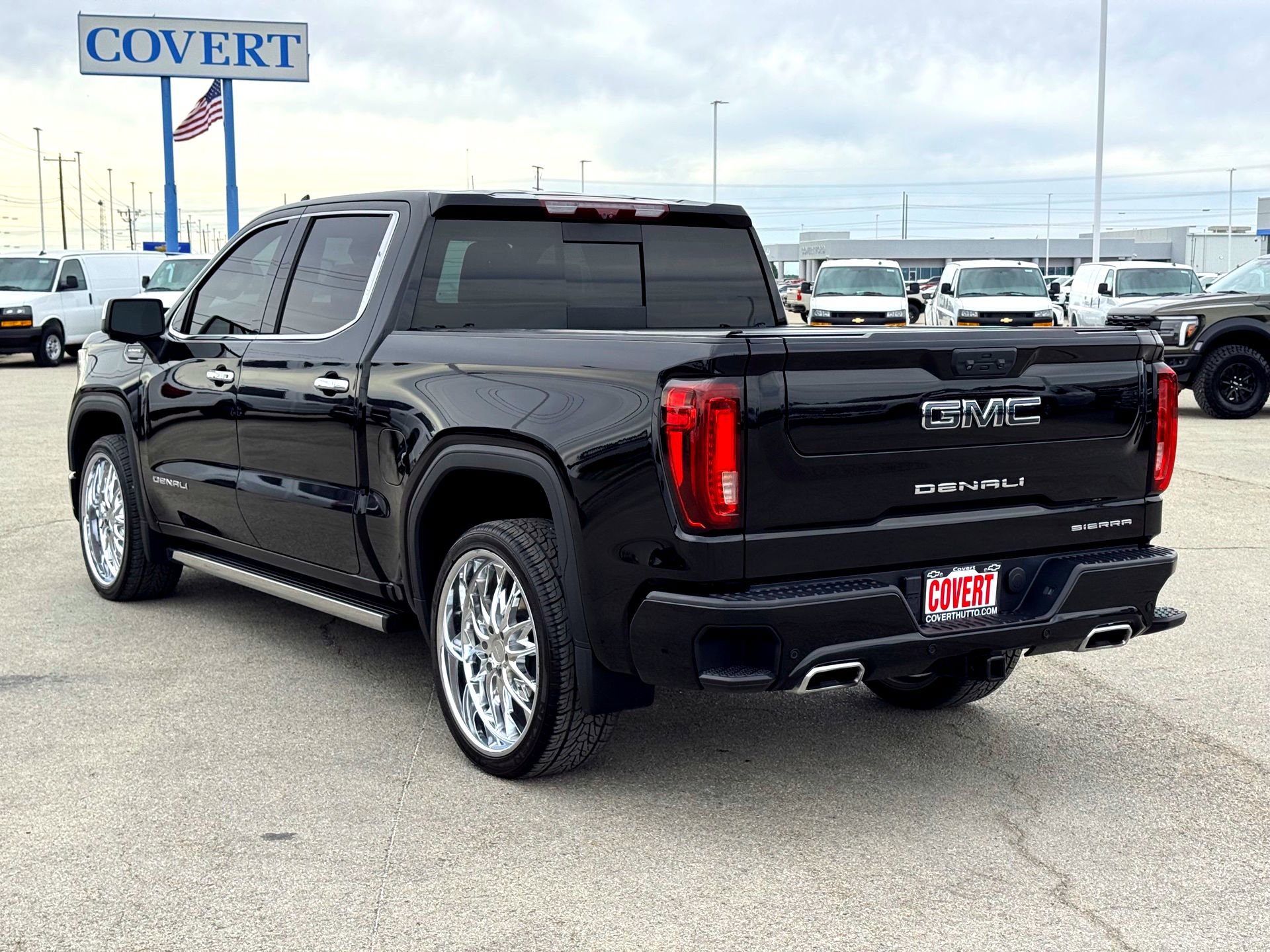 Used 2023 GMC Sierra 1500 Denali Ultimate AWD/4WD image 9