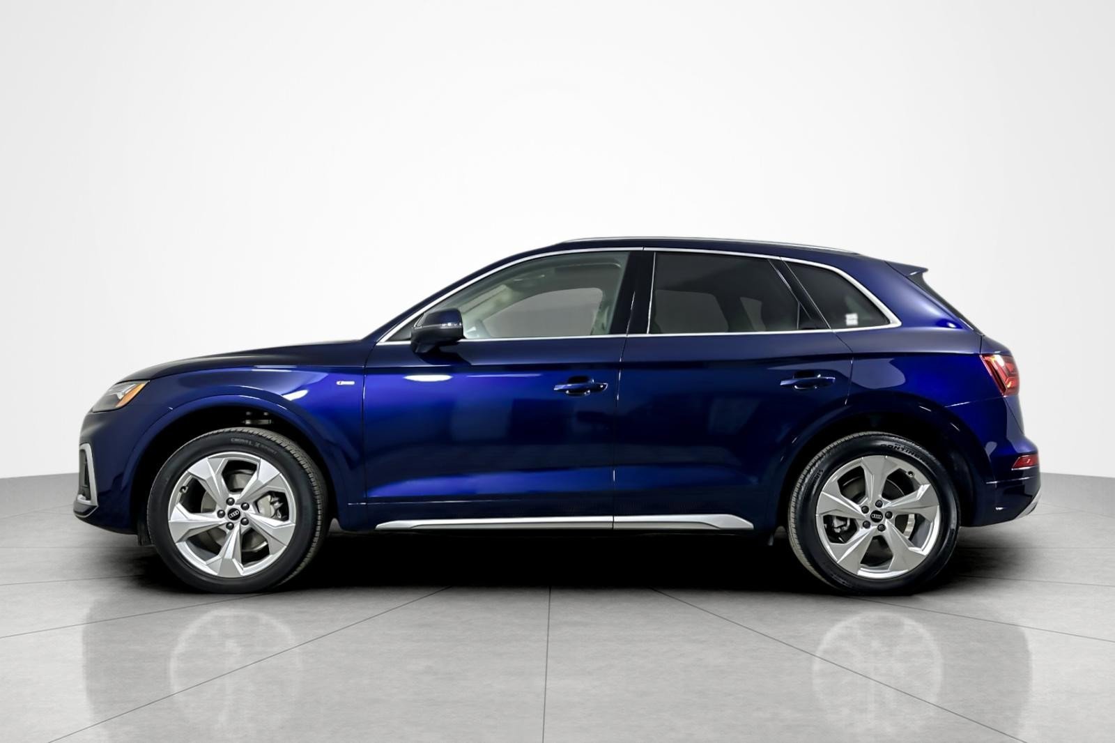 Used 2023 Audi Q5 2.0T Premium Plus w/ Premium Plus Package image 2