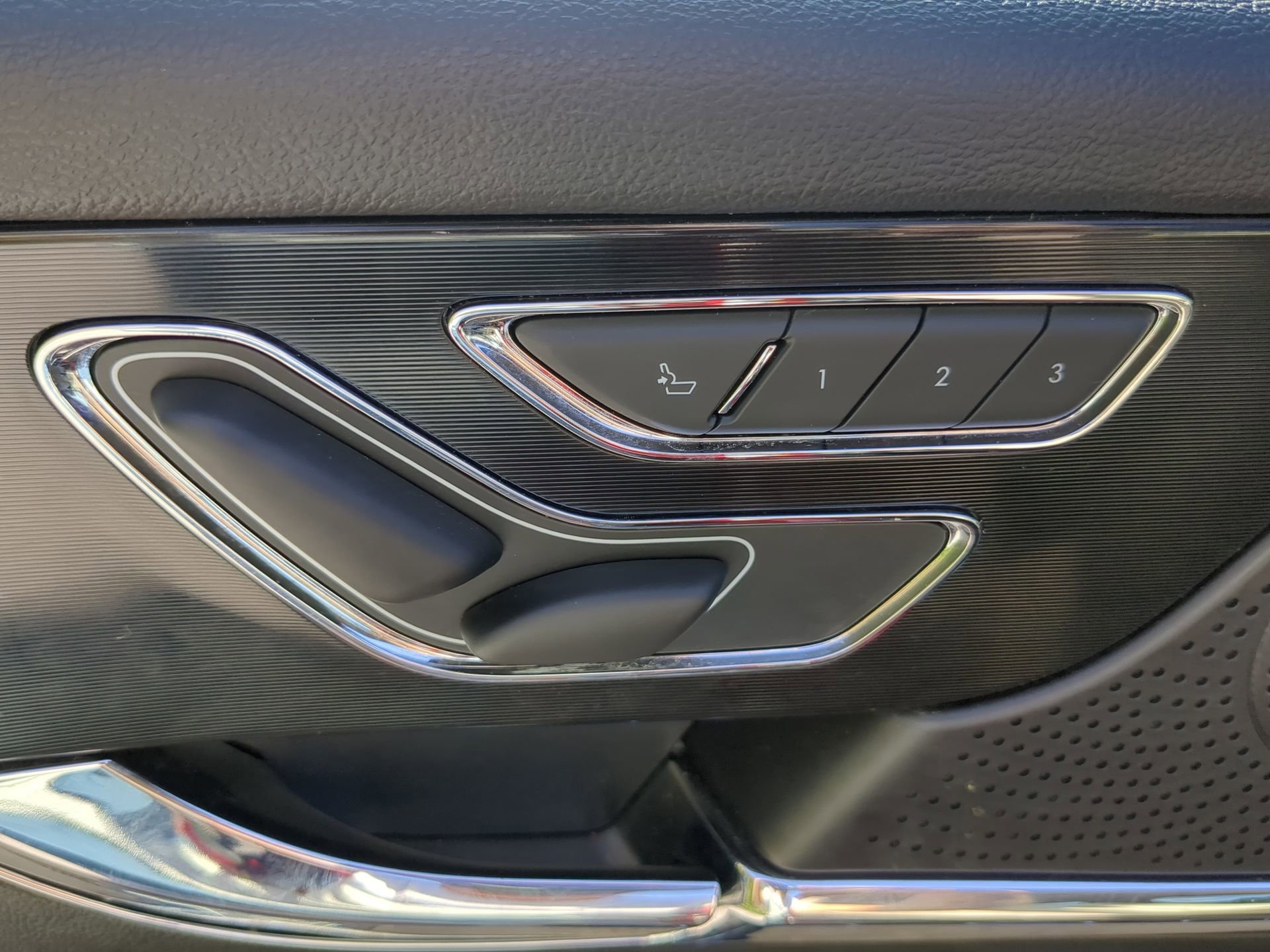 Used 2025 Lincoln Corsair FWD image 49