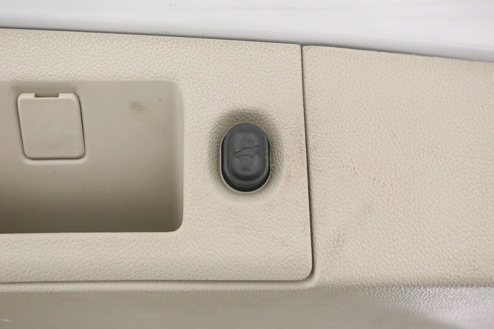 Used 2017 Cadillac Escalade Luxury image 16