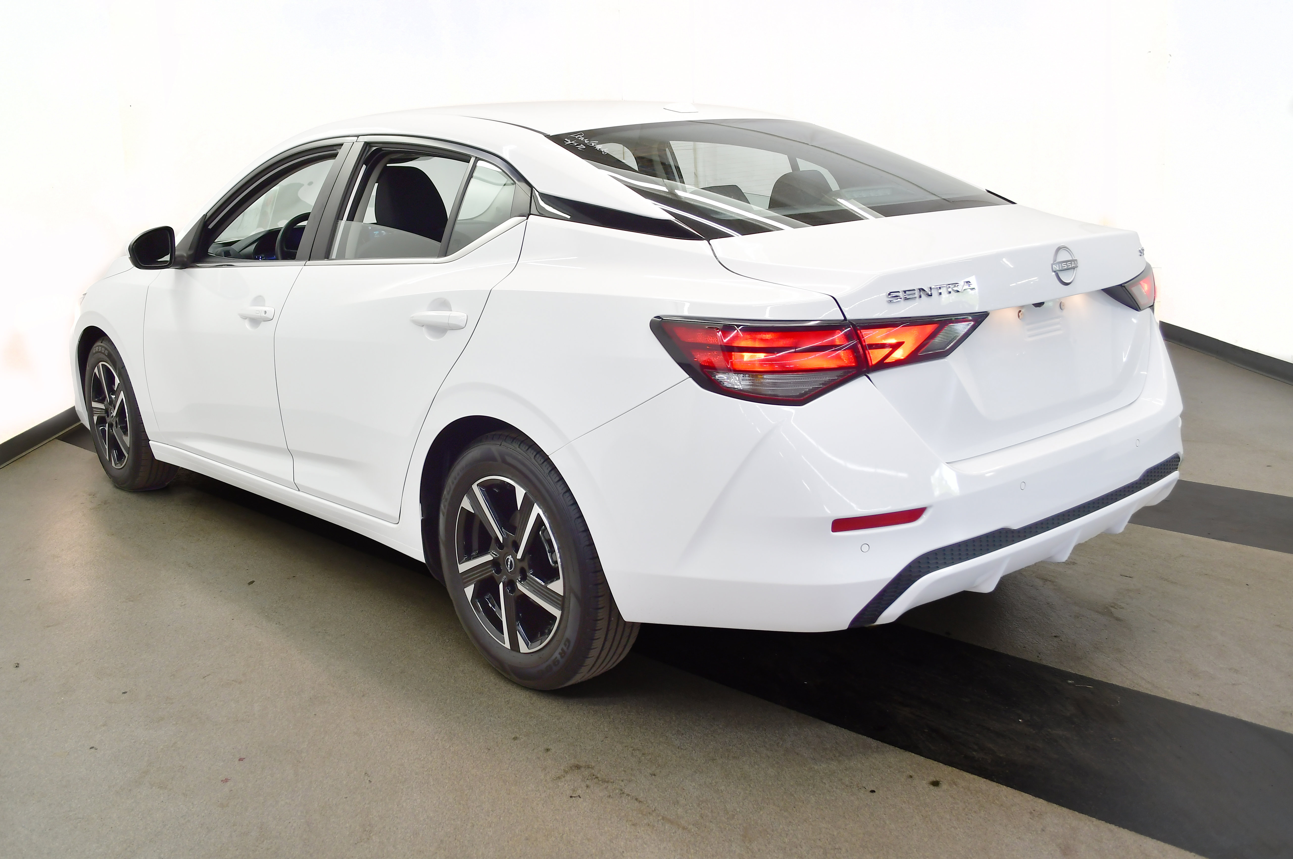 Used 2024 Nissan Sentra SV FWD image 5