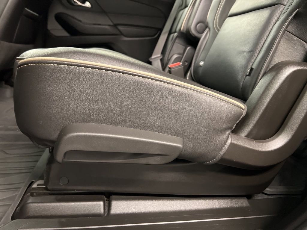 Used 2022 Chevrolet Traverse Premier AWD/4WD image 35