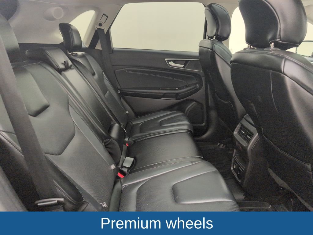 Used 2018 Ford Edge Titanium w/ Equipment Group 301A AWD/4WD image 16