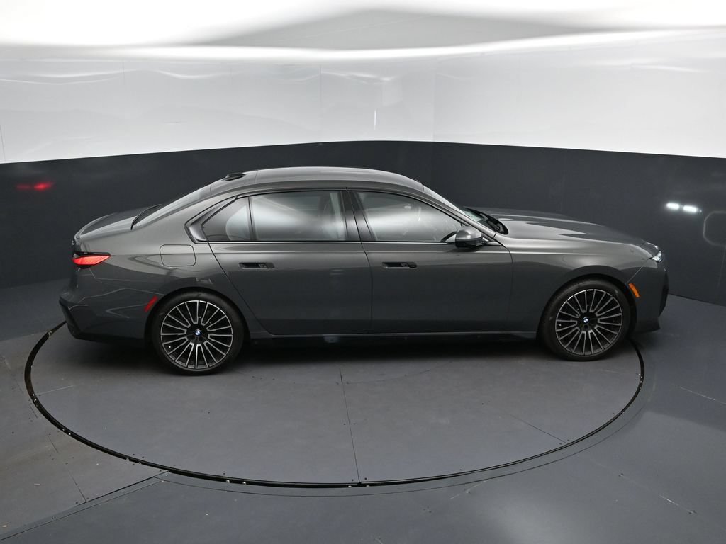 Certified 2026 BMW 740i w/ Executive Package RWD image 35