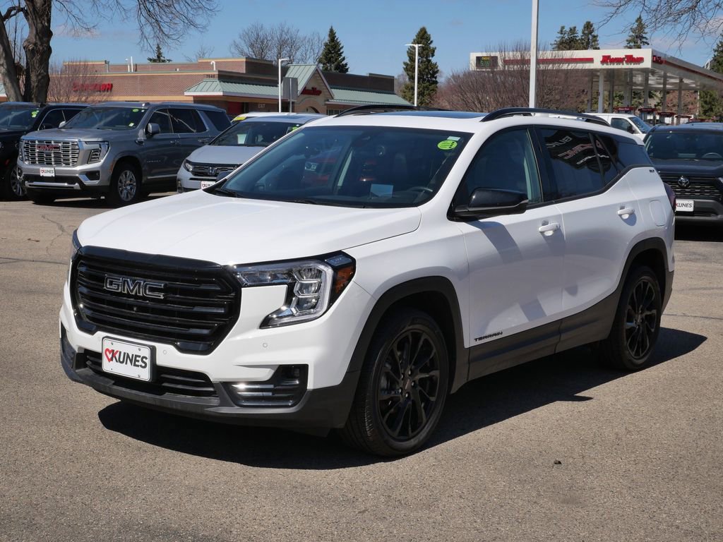 Used 2023 GMC Terrain SLT w/ Tech Package image 4