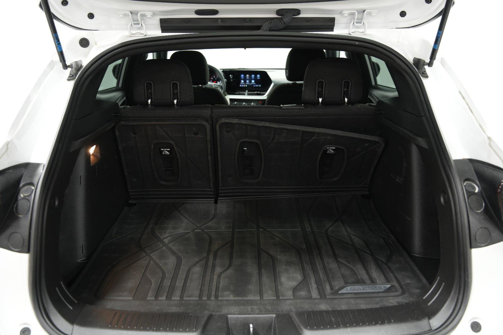 Used 2024 Chevrolet Trax RS w/ Sunroof Package FWD image 14
