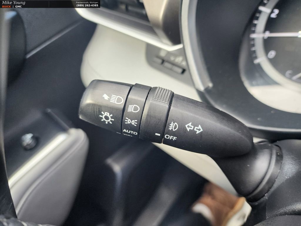 Used 2020 Toyota Highlander XLE image 38