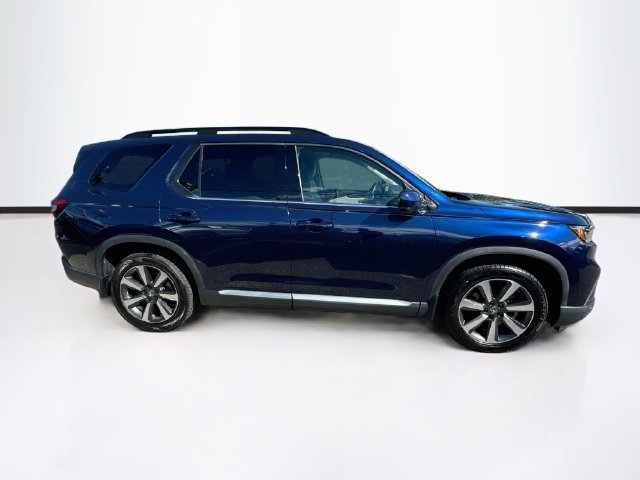 Certified 2025 Honda Pilot Touring image 10