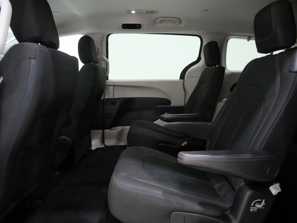 Used 2017 Chrysler Pacifica LX image 21