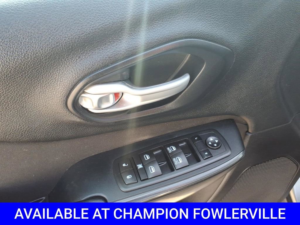 Used 2016 Jeep Cherokee Latitude w/ Cold Weather Group image 12