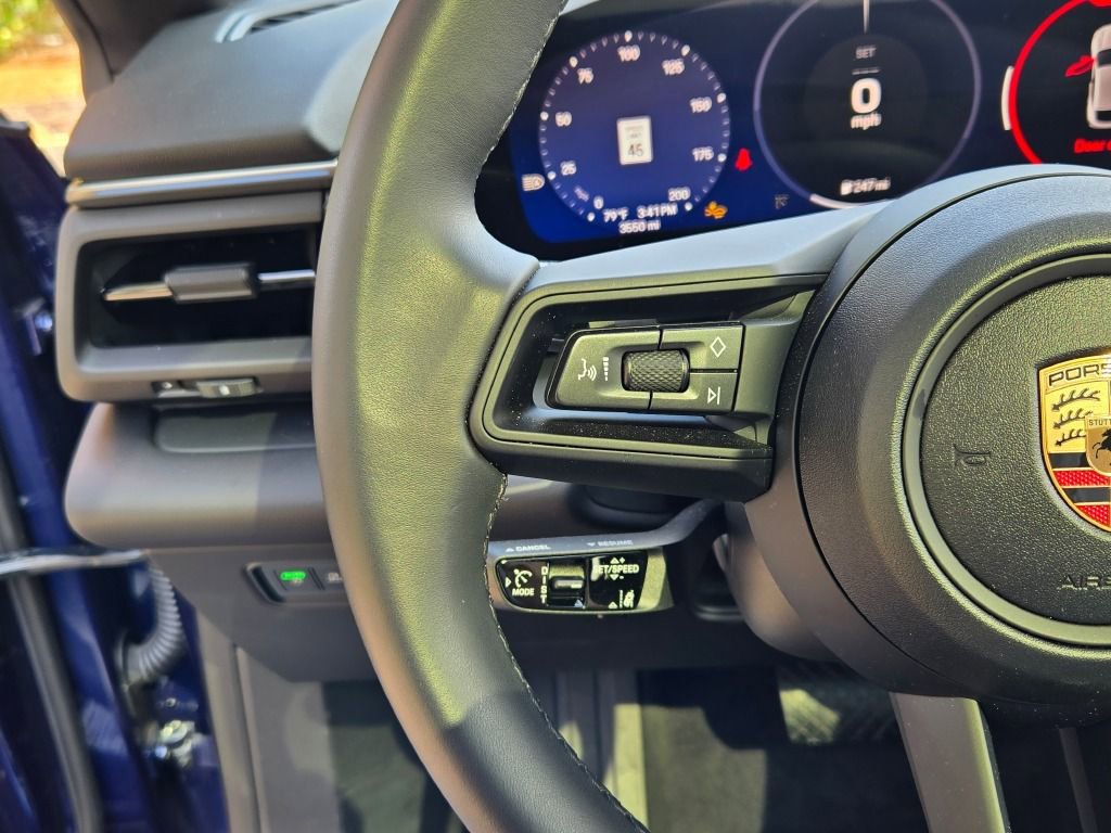 Certified 2025 Porsche Macan Electric image 25