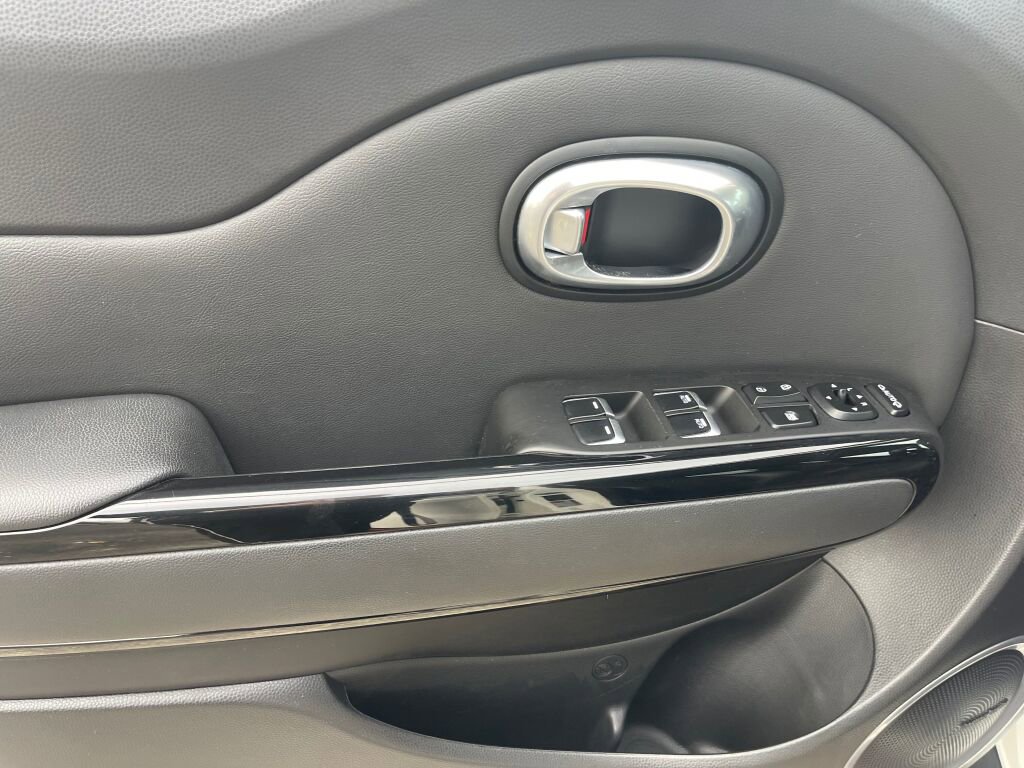 Used 2017 Kia Soul ! w/ Tech Package FWD image 10