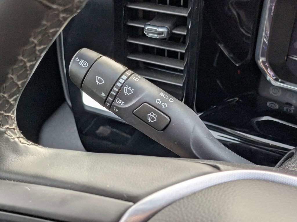 Used 2025 GMC Sierra 1500 SLT AWD/4WD image 25