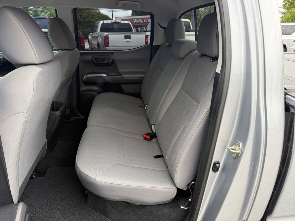 Used 2019 Toyota Tacoma SR5 AWD/4WD image 14