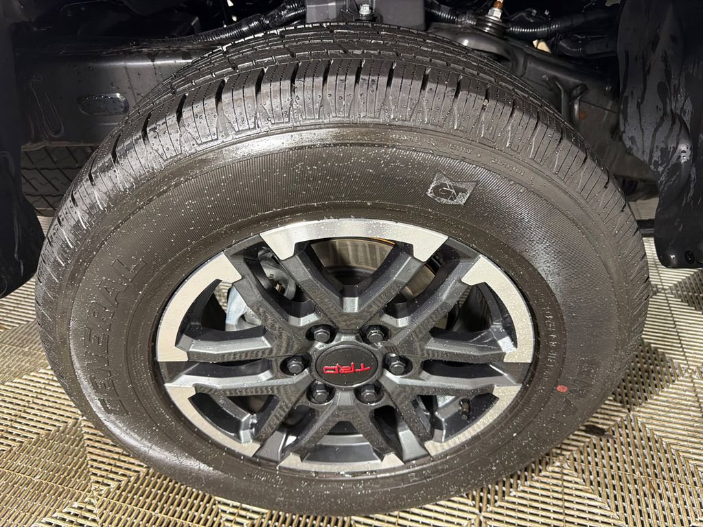 Used 2025 Toyota Tacoma TRD Sport RWD image 17