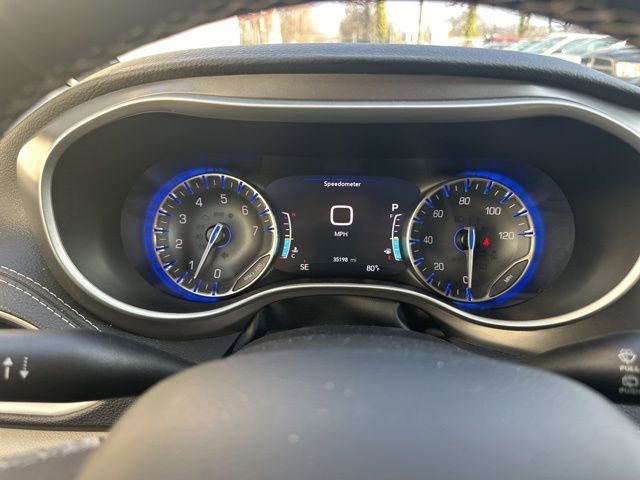 Used 2023 Chrysler Pacifica Touring-L image 32