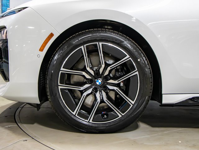 Used 2026 BMW 740i xDrive w/ Premium Package AWD/4WD image 7