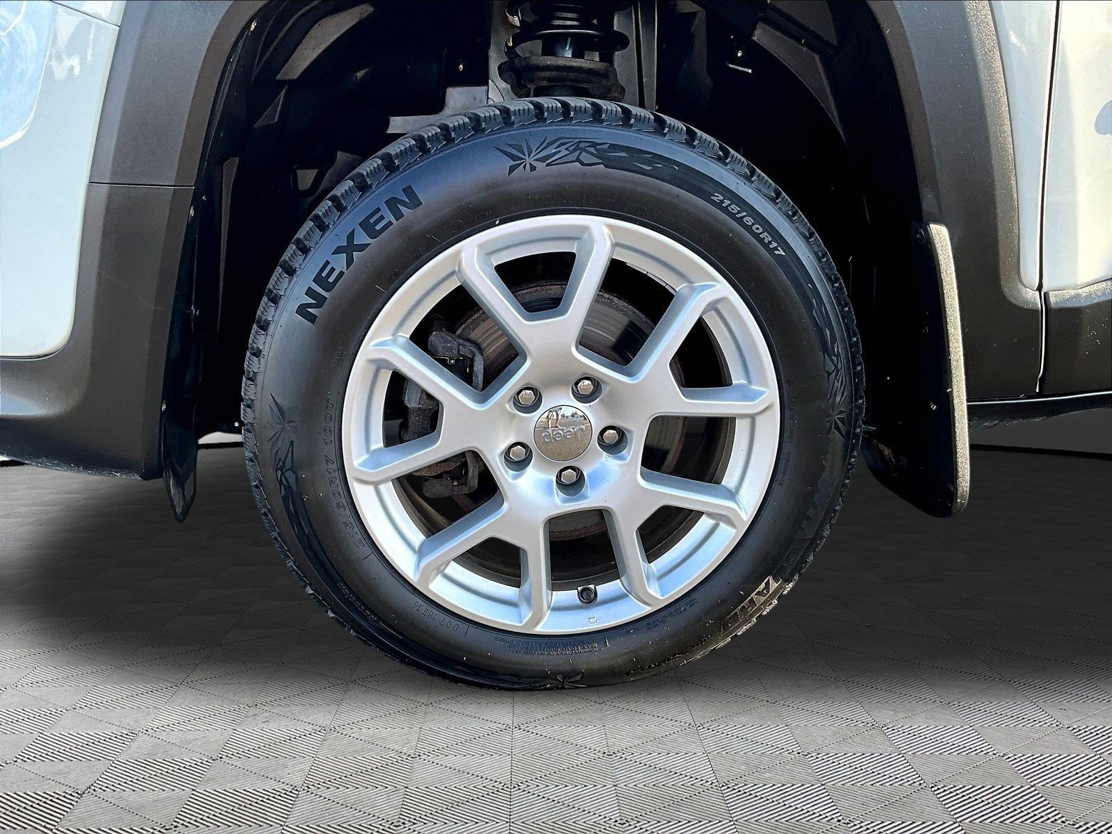 Used 2020 Jeep Renegade Latitude w/ Cold Weather Group AWD/4WD image 34