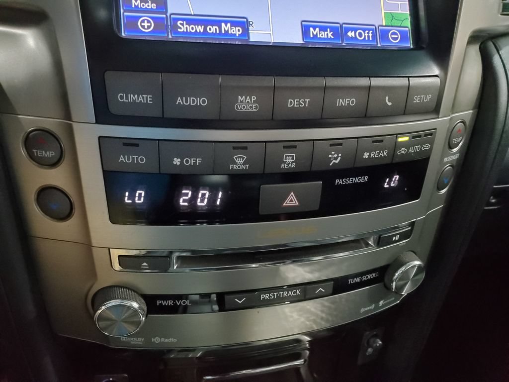 Used 2013 Lexus LX 570 4WD w/ Luxury Pkg image 35