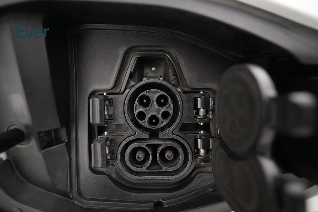 Used 2025 Nissan Ariya AWD image 10