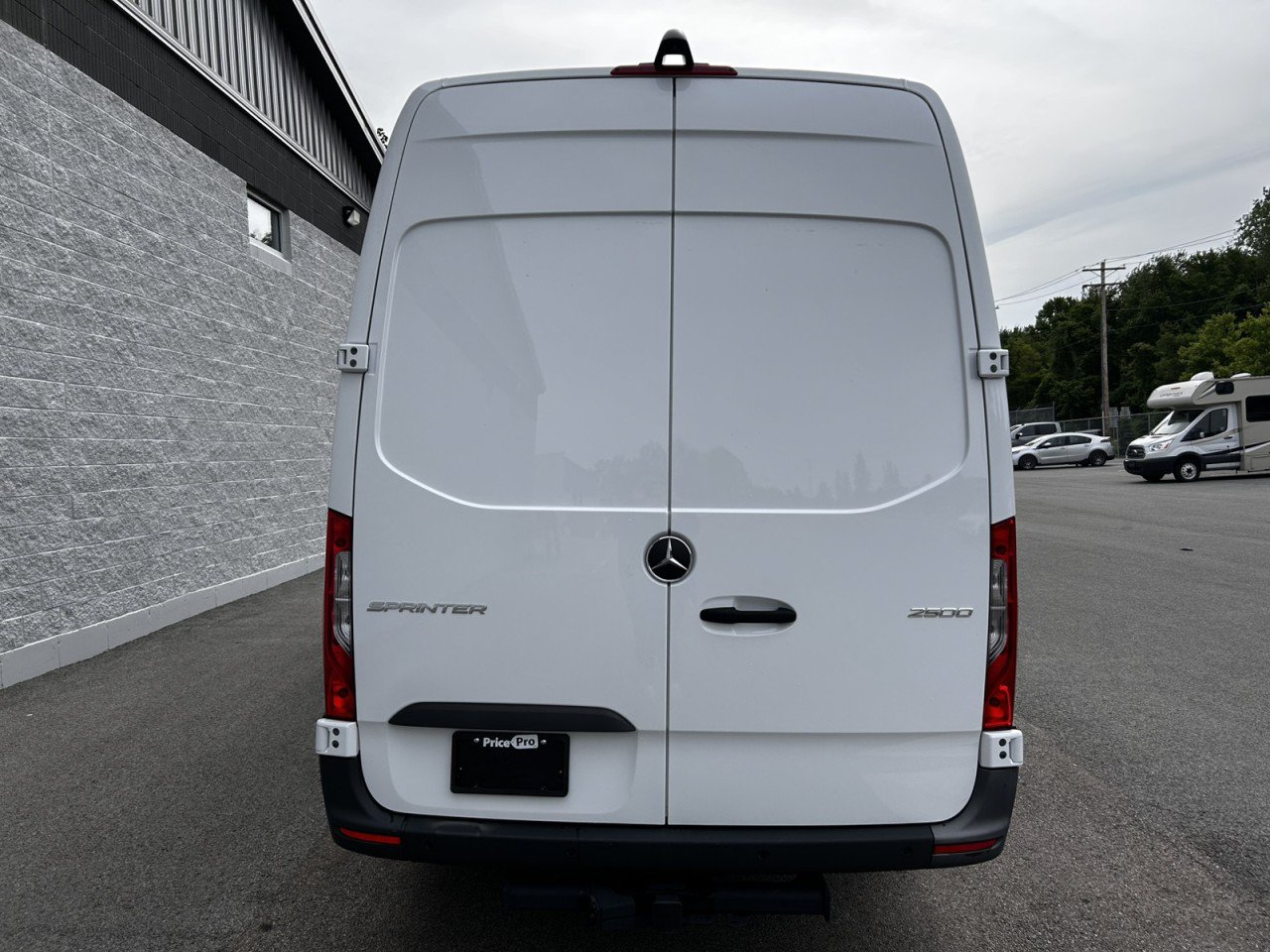 Used 2025 Mercedes-Benz Sprinter 2500 image 6