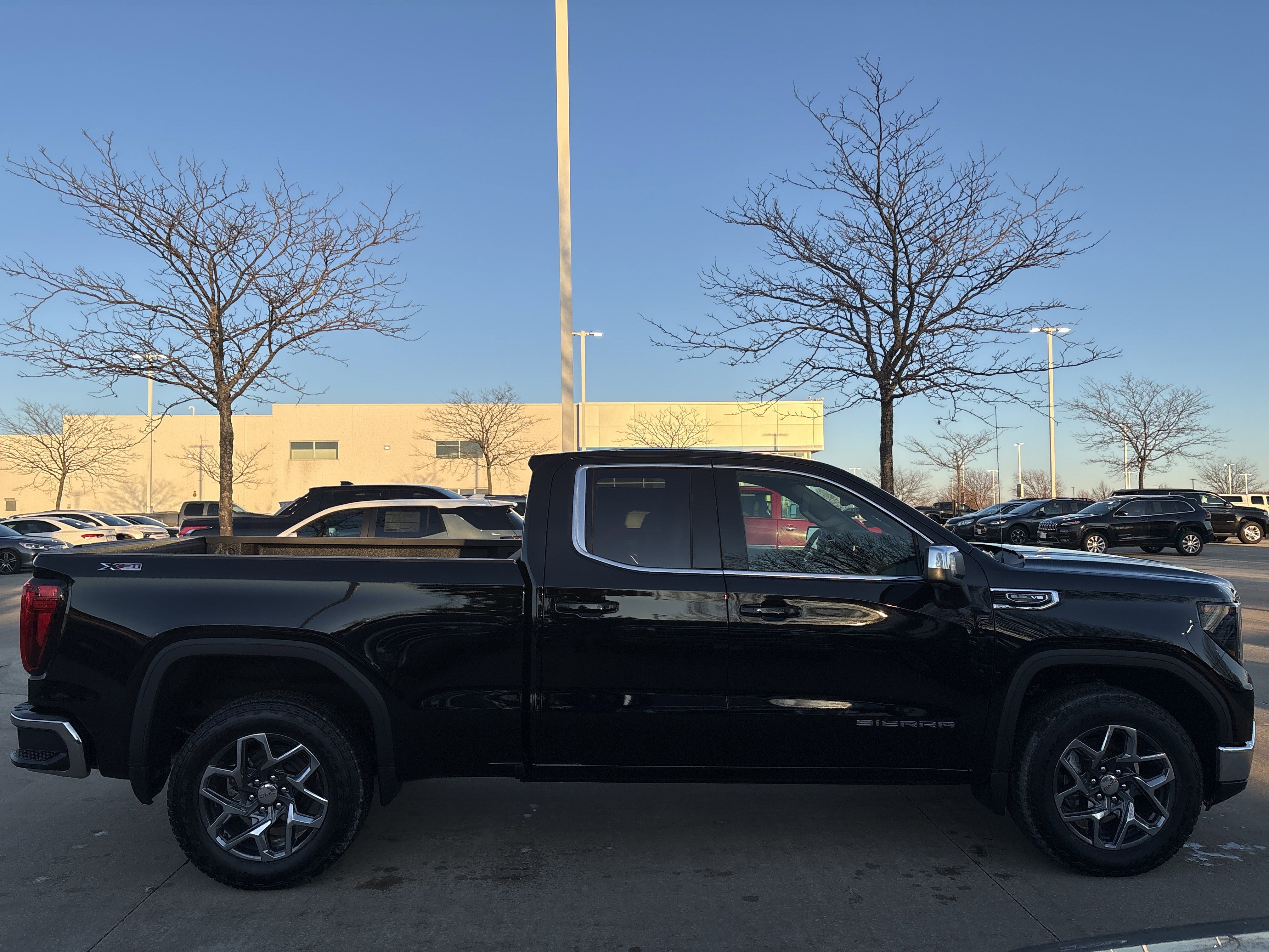 New 2026 GMC Sierra 1500 SLE image 8