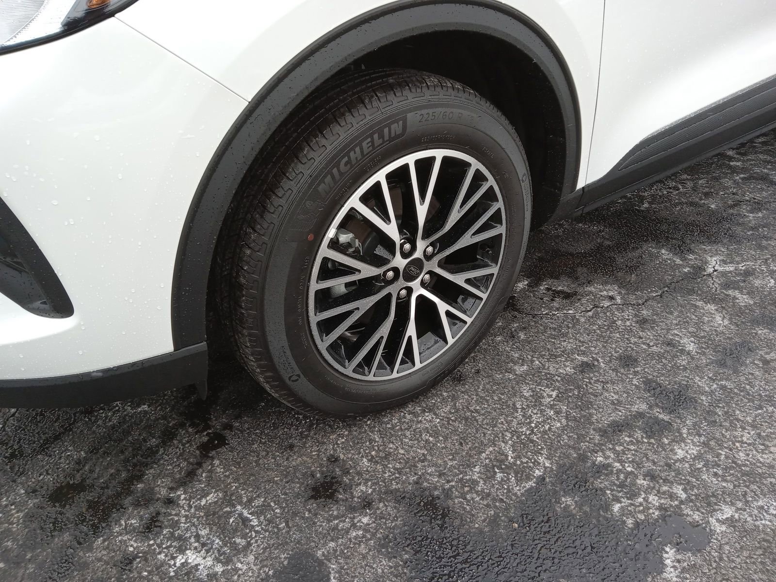 Used 2025 Ford Escape SE image 6