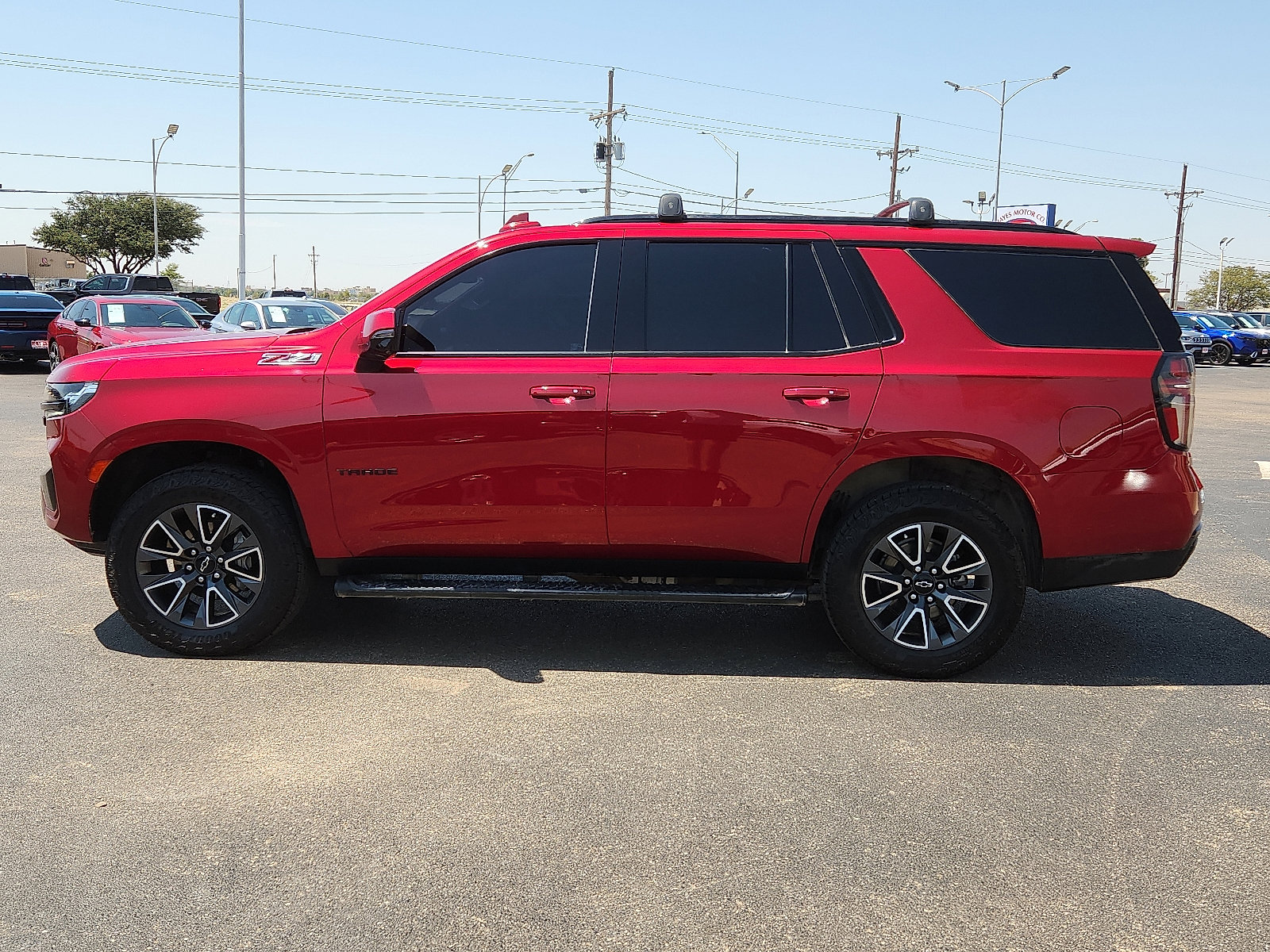 Used 2024 Chevrolet Tahoe Z71 w/ Luxury Package image 2