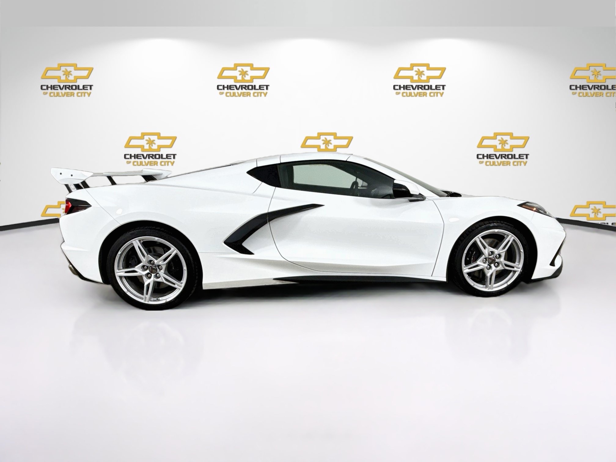 Used 2024 Chevrolet Corvette Stingray Coupe w/ Z51 Performance Package RWD image 9