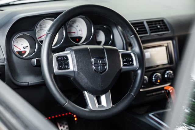 Used 2011 Dodge Challenger R/T RWD image 6