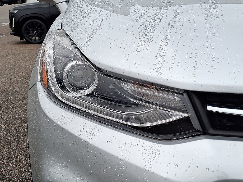 Used 2020 Chevrolet Trax LT w/ LT Convenience Package image 12